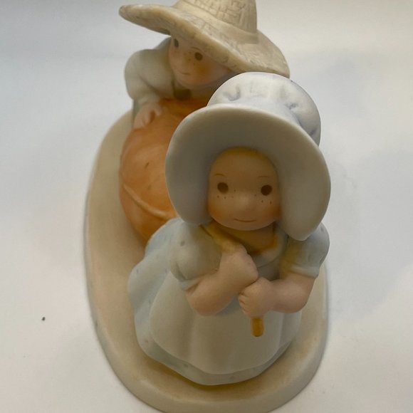 Circle of Friends by Masterpiece "Harvest Time" 1991 Homco Figurine - Picture 2 of 5